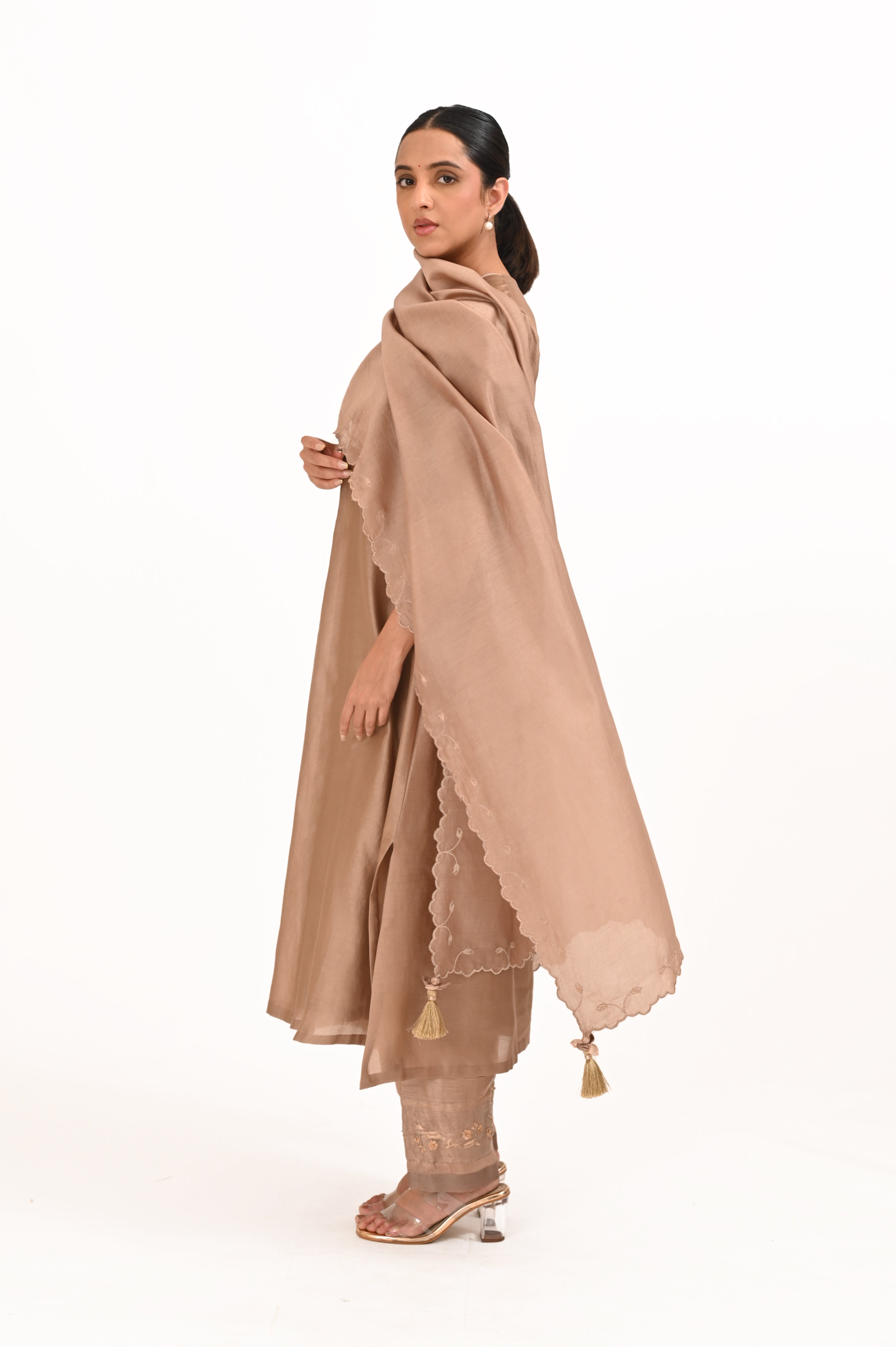 LILA - Ekru - V neckline Kurta Set