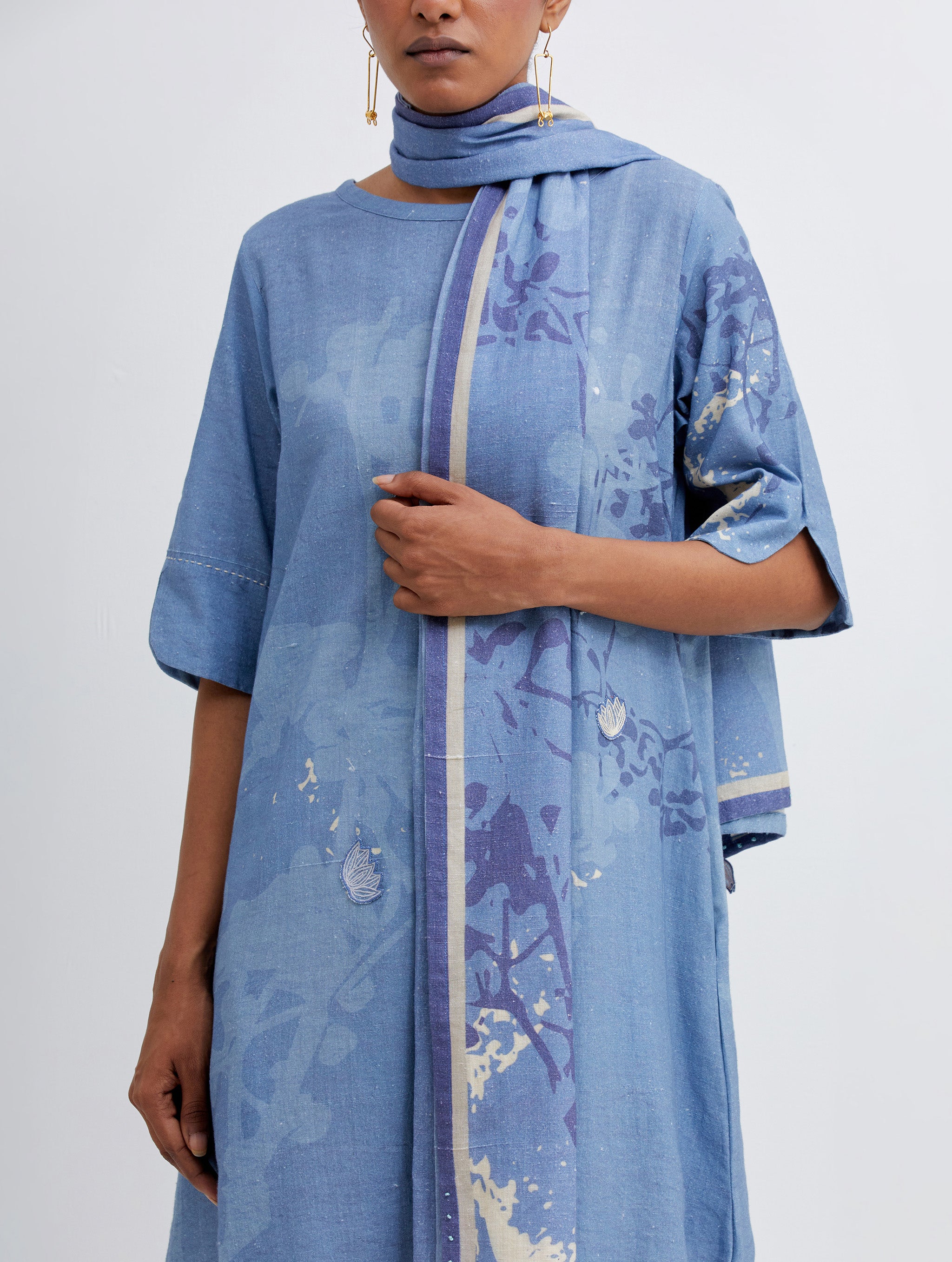Foliage Blue Kurta , Beige Pant and stole set