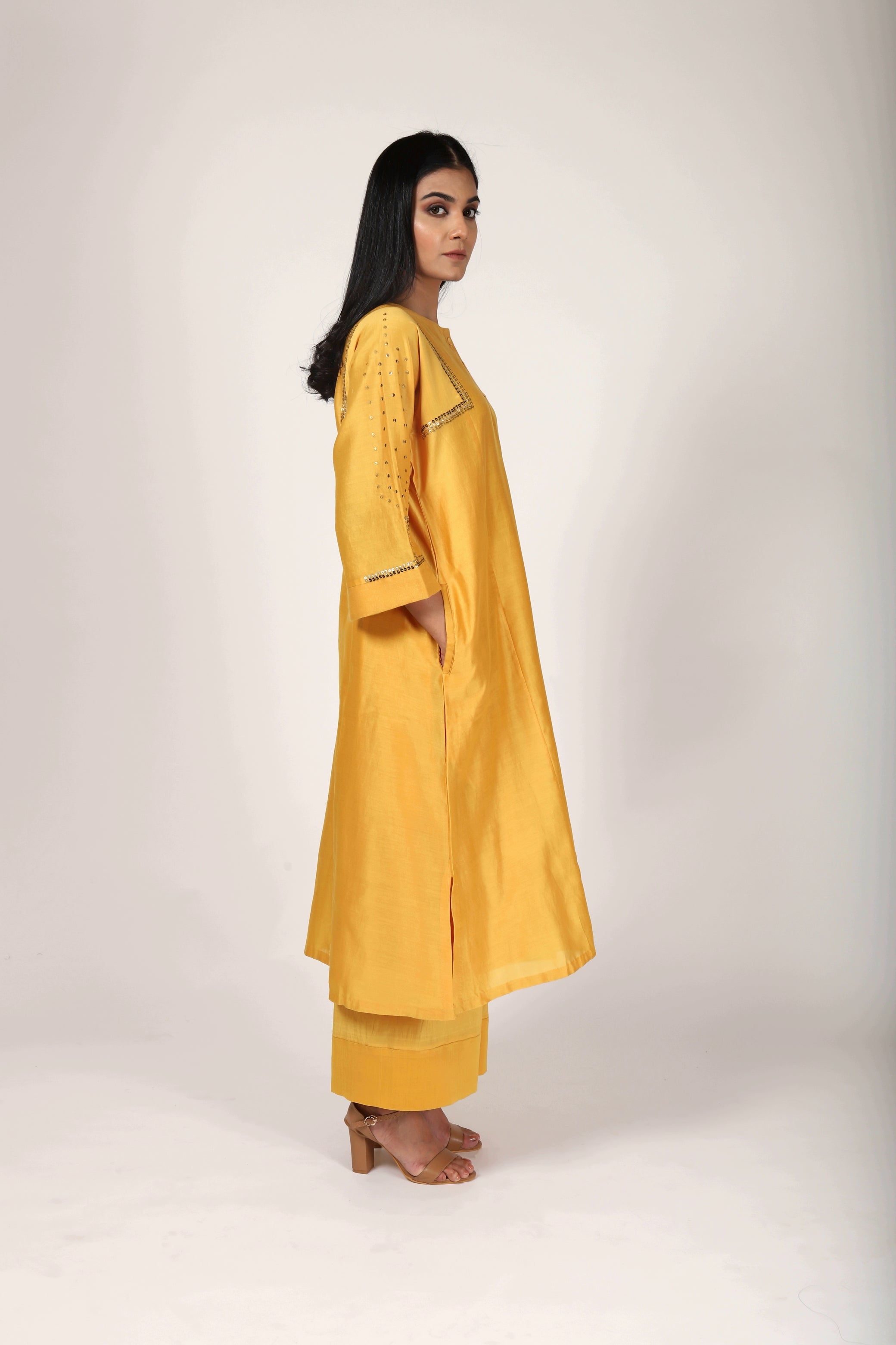 Bhavik Shah - Hand Embroidered Straight Kurta with Pants and Stole
