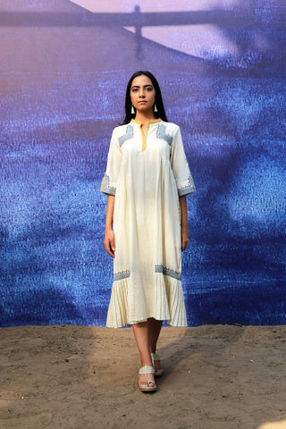 Ethnic Indian Dress in 100% Handwoven Cotton and Thread Embriodery